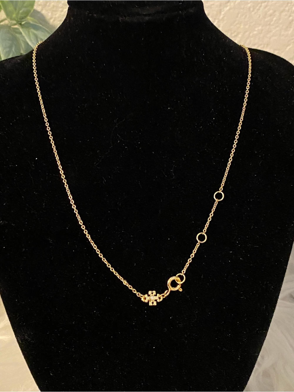 Tory Burch Kira flower pendant necklace w/ white mother-of-pearl inlay gold 18” - Picture 5 of 7